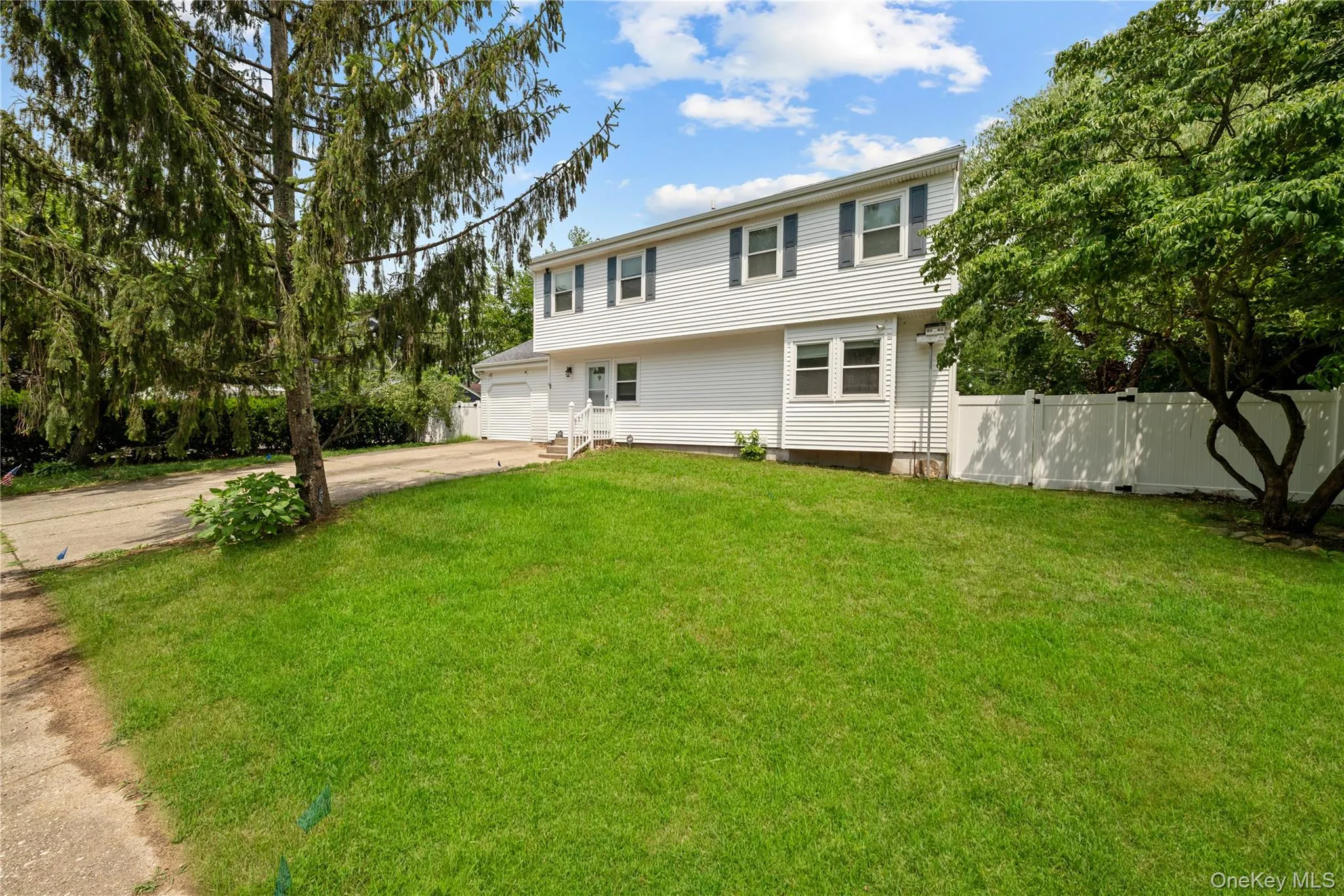 9 4th Street, Smithtown, NY, 6 Bedrooms Bedrooms, 8 Rooms Rooms,3 BathroomsBathrooms,Residential Lease,For Rent,4th,0,KEY1017757 9 4th Street, Smithtown, NY, 6 Bedrooms Bedrooms, 8 Rooms Rooms,3 BathroomsBathrooms,Residential Lease,For Rent,4th,0,KEY1017757