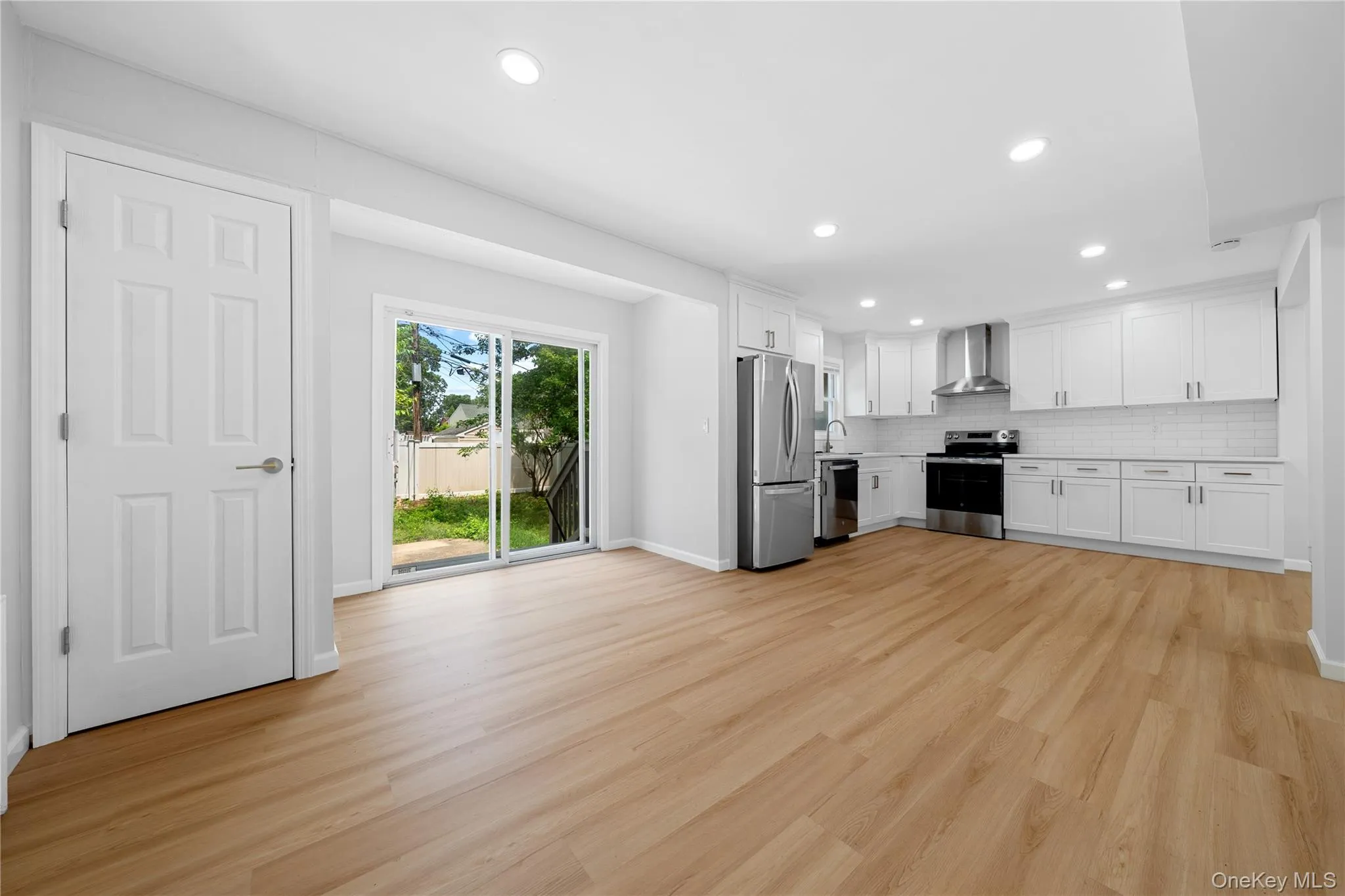 9 4th Street, Smithtown, NY, 6 Bedrooms Bedrooms, 8 Rooms Rooms,3 BathroomsBathrooms,Residential Lease,For Rent,4th,0,KEY1017757 9 4th Street, Smithtown, NY, 6 Bedrooms Bedrooms, 8 Rooms Rooms,3 BathroomsBathrooms,Residential Lease,For Rent,4th,0,KEY1017757