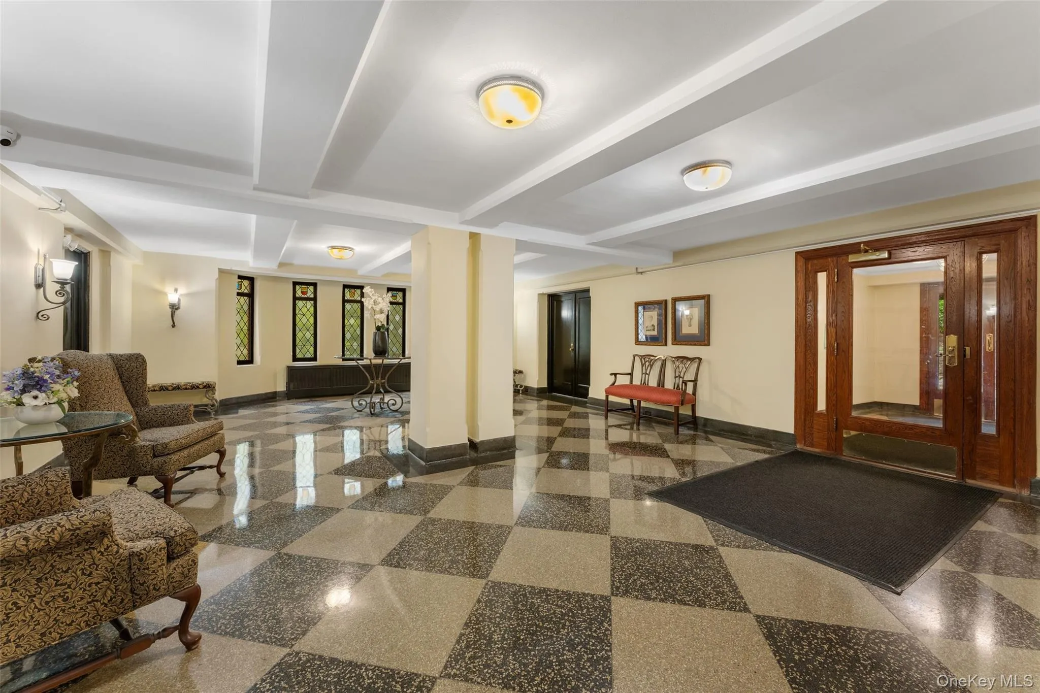 280 Bronxville Road features the main lobby off of Bronxville Road and a lower lobby and patio accessible on Garret Place. 280 Bronxville Road features the main lobby off of Bronxville Road and a lower lobby and patio accessible on Garret Place.