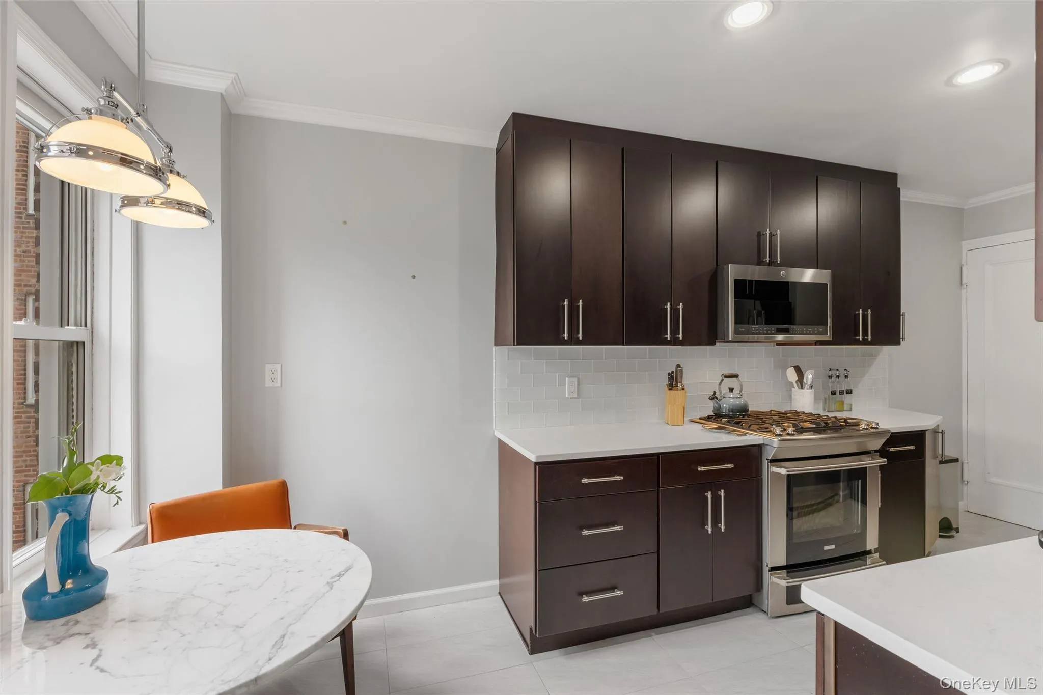 Beautifully appointed Dine-In Kitchen with wood cabinetry, Sandstone countertops and glass back splash. Beautifully appointed Dine-In Kitchen with wood cabinetry, Sandstone countertops and glass back splash.