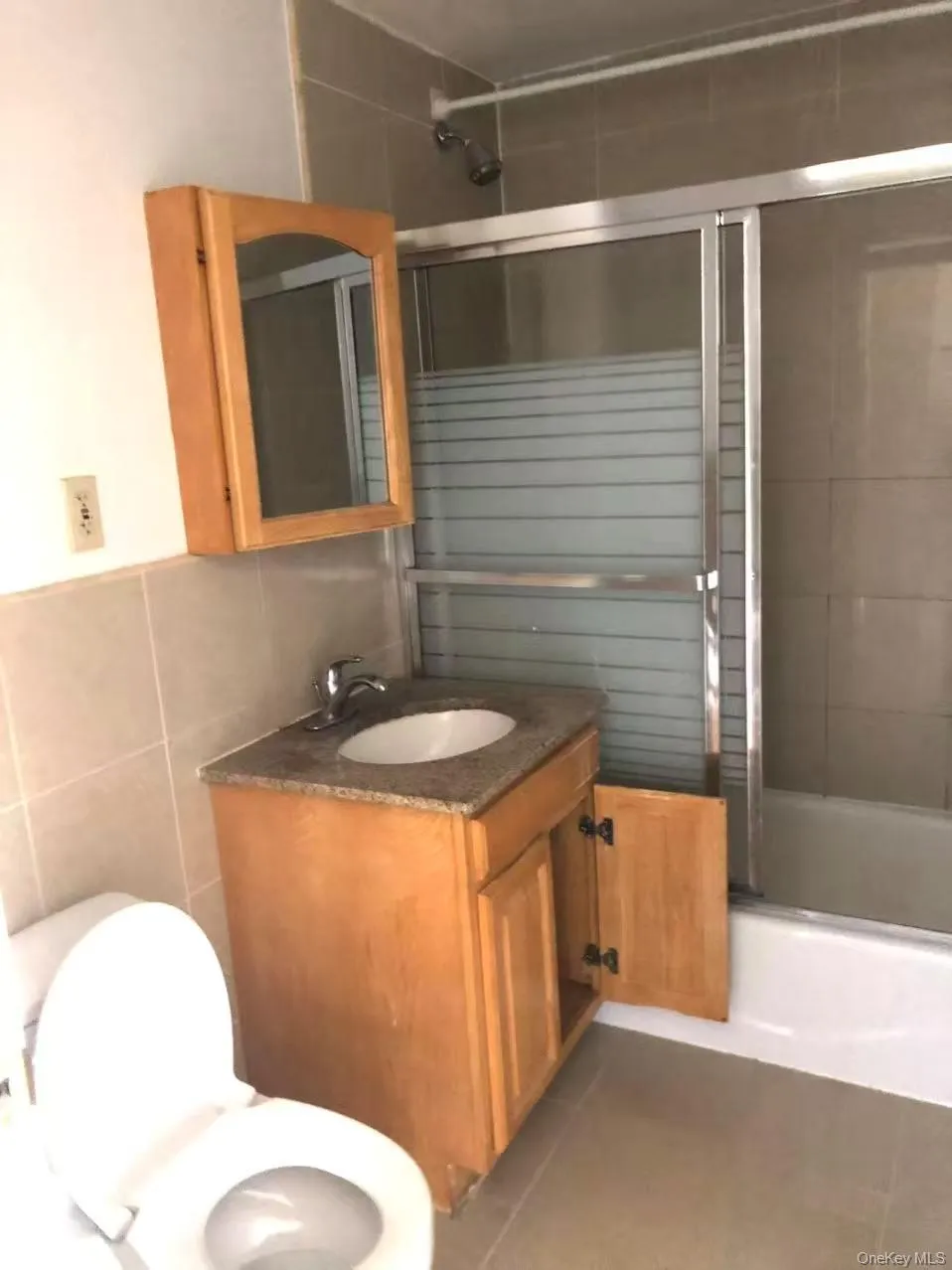 3506 Leavitt Street, New York, NY, 2 Bedrooms Bedrooms, 5 Rooms Rooms,2 BathroomsBathrooms,Residential Lease,For Rent,Leavitt,0,KEY1017761 3506 Leavitt Street, New York, NY, 2 Bedrooms Bedrooms, 5 Rooms Rooms,2 BathroomsBathrooms,Residential Lease,For Rent,Leavitt,0,KEY1017761