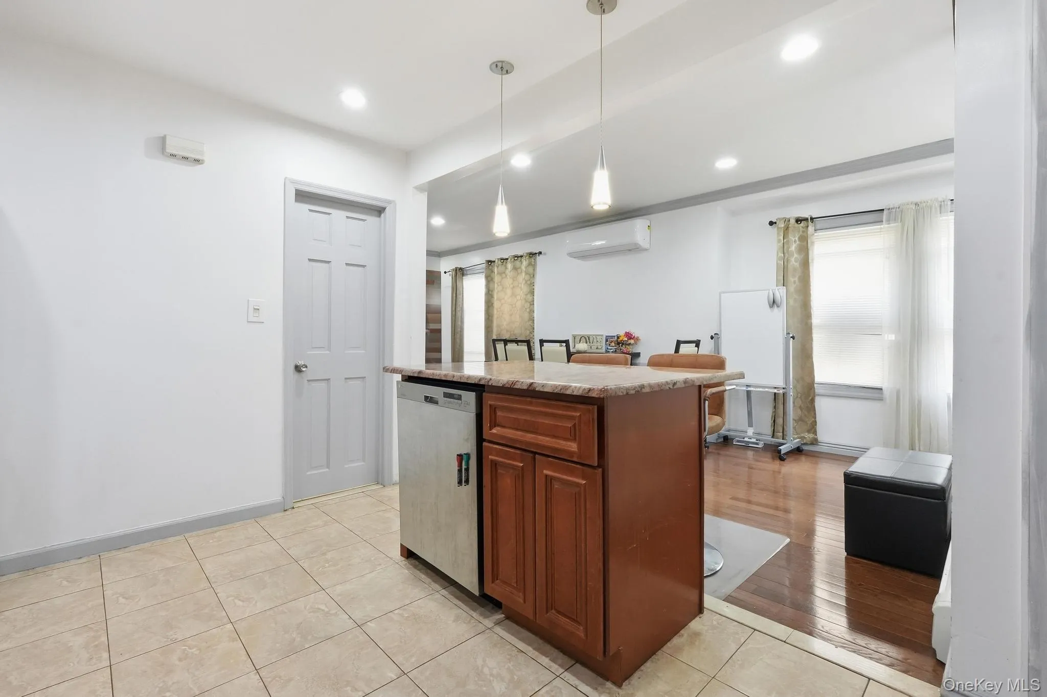 111-35 166th Street, New York, NY, 3 Bedrooms Bedrooms, 9 Rooms Rooms,3 BathroomsBathrooms,Residential,For Rent,166th,0,KEY1017767 111-35 166th Street, New York, NY, 3 Bedrooms Bedrooms, 9 Rooms Rooms,3 BathroomsBathrooms,Residential,For Rent,166th,0,KEY1017767