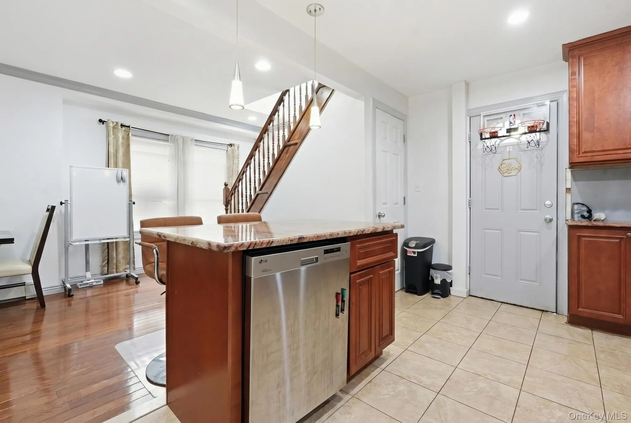 111-35 166th Street, New York, NY, 3 Bedrooms Bedrooms, 9 Rooms Rooms,3 BathroomsBathrooms,Residential,For Rent,166th,0,KEY1017767 111-35 166th Street, New York, NY, 3 Bedrooms Bedrooms, 9 Rooms Rooms,3 BathroomsBathrooms,Residential,For Rent,166th,0,KEY1017767
