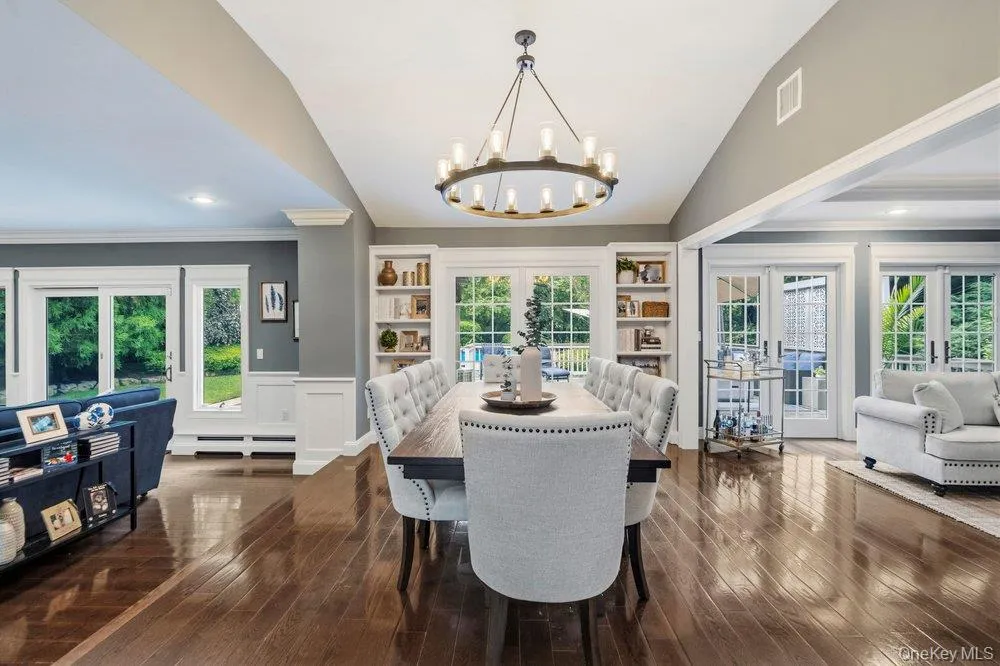 6 Colonial Gate, Oyster Bay, NY, 4 Bedrooms Bedrooms, 10 Rooms Rooms,3 BathroomsBathrooms,Residential,For Rent,Colonial Gate,0,KEY1017782 6 Colonial Gate, Oyster Bay, NY, 4 Bedrooms Bedrooms, 10 Rooms Rooms,3 BathroomsBathrooms,Residential,For Rent,Colonial Gate,0,KEY1017782