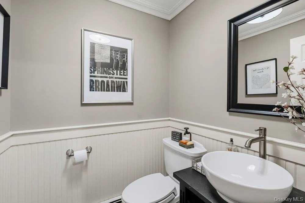 6 Colonial Gate, Oyster Bay, NY, 4 Bedrooms Bedrooms, 10 Rooms Rooms,3 BathroomsBathrooms,Residential,For Rent,Colonial Gate,0,KEY1017782 6 Colonial Gate, Oyster Bay, NY, 4 Bedrooms Bedrooms, 10 Rooms Rooms,3 BathroomsBathrooms,Residential,For Rent,Colonial Gate,0,KEY1017782