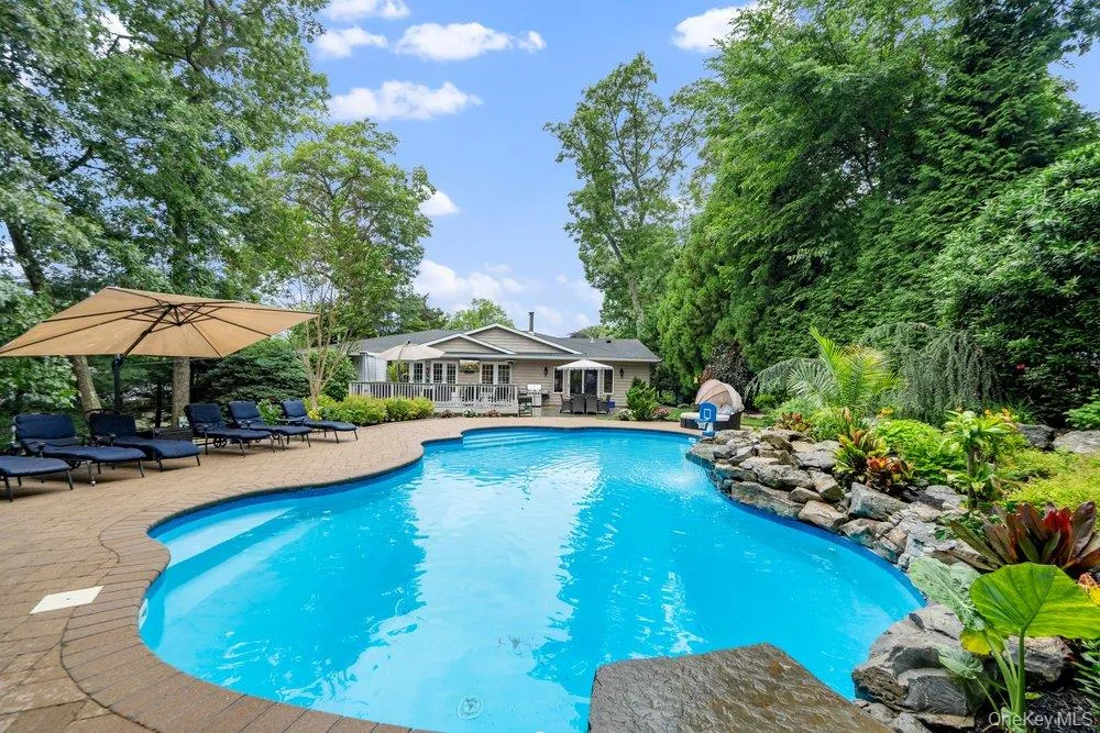 6 Colonial Gate, Oyster Bay, NY, 4 Bedrooms Bedrooms, 10 Rooms Rooms,3 BathroomsBathrooms,Residential,For Rent,Colonial Gate,0,KEY1017782 6 Colonial Gate, Oyster Bay, NY, 4 Bedrooms Bedrooms, 10 Rooms Rooms,3 BathroomsBathrooms,Residential,For Rent,Colonial Gate,0,KEY1017782
