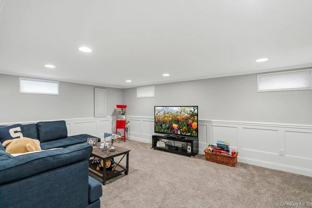 6 Colonial Gate, Oyster Bay, NY, 4 Bedrooms Bedrooms, 10 Rooms Rooms,3 BathroomsBathrooms,Residential,For Rent,Colonial Gate,0,KEY1017782 6 Colonial Gate, Oyster Bay, NY, 4 Bedrooms Bedrooms, 10 Rooms Rooms,3 BathroomsBathrooms,Residential,For Rent,Colonial Gate,0,KEY1017782