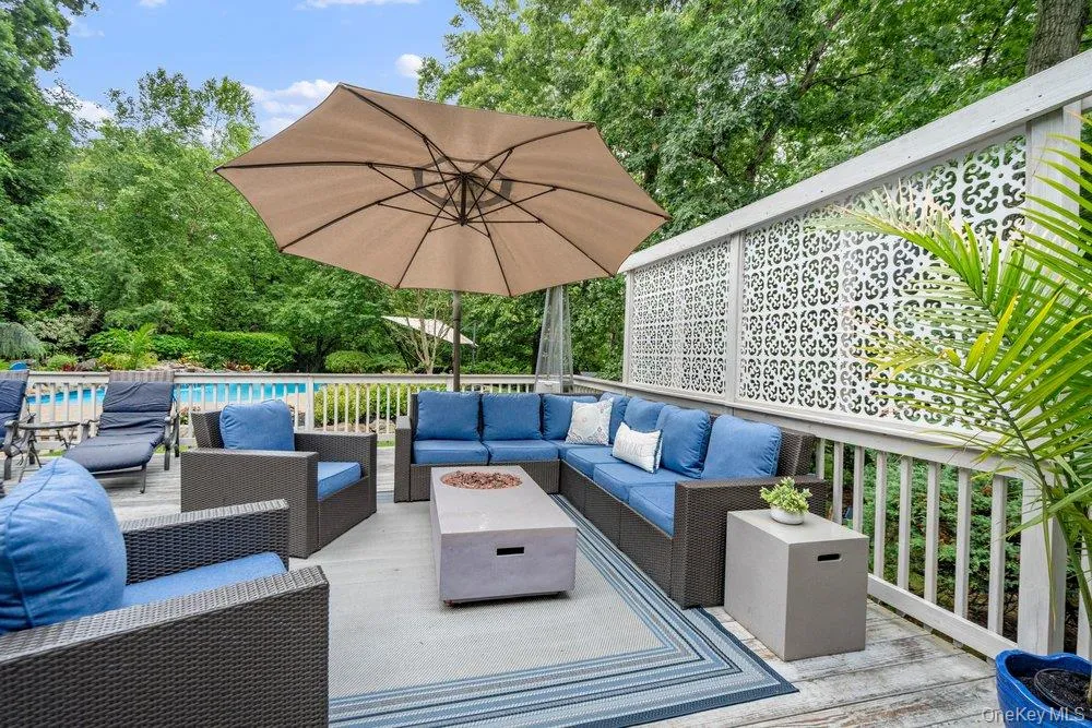 6 Colonial Gate, Oyster Bay, NY, 4 Bedrooms Bedrooms, 10 Rooms Rooms,3 BathroomsBathrooms,Residential,For Rent,Colonial Gate,0,KEY1017782 6 Colonial Gate, Oyster Bay, NY, 4 Bedrooms Bedrooms, 10 Rooms Rooms,3 BathroomsBathrooms,Residential,For Rent,Colonial Gate,0,KEY1017782