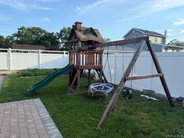 68 Jefferson Avenue, Babylon, NY, 4 Bedrooms Bedrooms, 12 Rooms Rooms,2 BathroomsBathrooms,Residential,For Rent,Jefferson,0,KEY1017786 68 Jefferson Avenue, Babylon, NY, 4 Bedrooms Bedrooms, 12 Rooms Rooms,2 BathroomsBathrooms,Residential,For Rent,Jefferson,0,KEY1017786