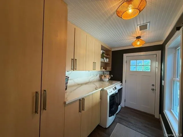 68 Jefferson Avenue, Babylon, NY, 4 Bedrooms Bedrooms, 12 Rooms Rooms,2 BathroomsBathrooms,Residential,For Rent,Jefferson,0,1017786 68 Jefferson Avenue, Babylon, NY, 4 Bedrooms Bedrooms, 12 Rooms Rooms,2 BathroomsBathrooms,Residential,For Rent,Jefferson,0,1017786