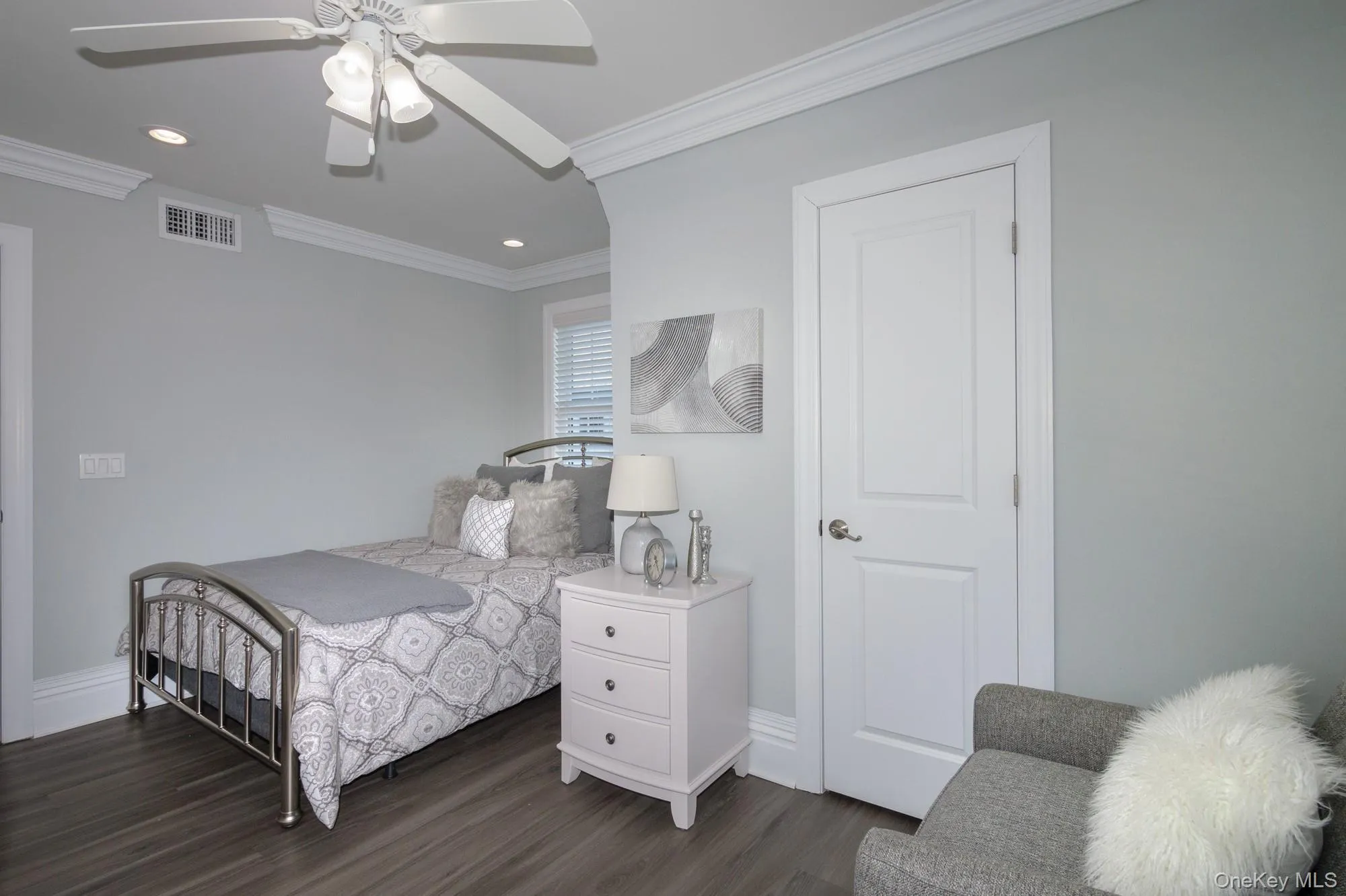 78 South Clinton Avenue, Islip, NY, 2 Bedrooms Bedrooms, 5 Rooms Rooms,1 BathroomBathrooms,Residential Lease,For Rent,South Clinton,0,KEY1017789 78 South Clinton Avenue, Islip, NY, 2 Bedrooms Bedrooms, 5 Rooms Rooms,1 BathroomBathrooms,Residential Lease,For Rent,South Clinton,0,KEY1017789
