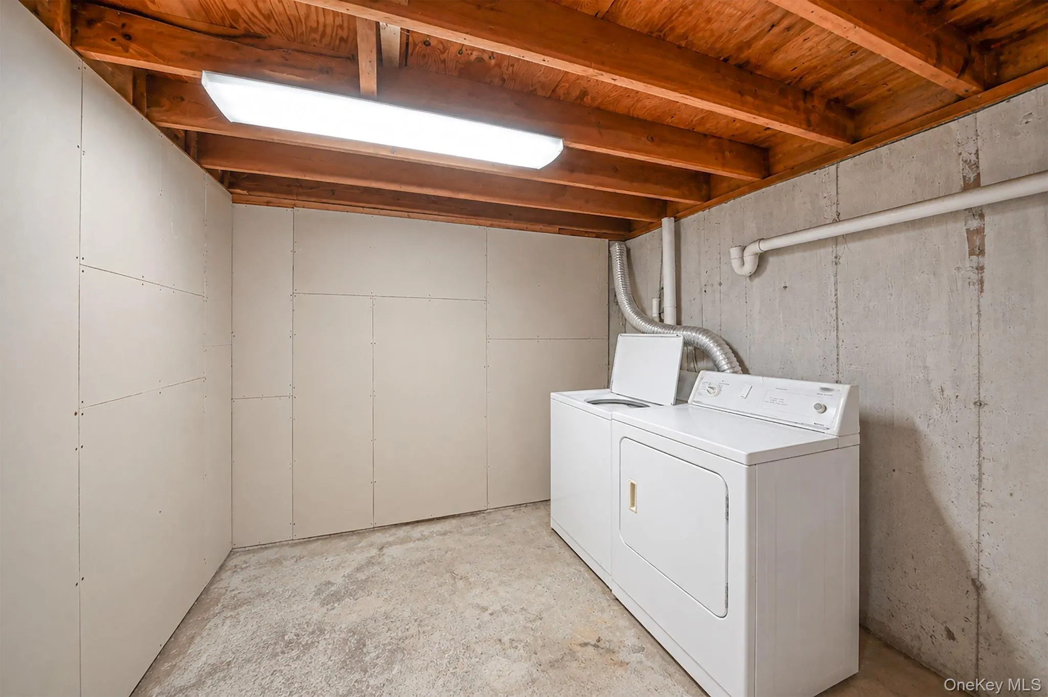 390 Blue Point Road, Brookhaven, NY, 3 Bedrooms Bedrooms, 6 Rooms Rooms,1 BathroomBathrooms,Residential,For Rent,Blue Point,0,1017790 390 Blue Point Road, Brookhaven, NY, 3 Bedrooms Bedrooms, 6 Rooms Rooms,1 BathroomBathrooms,Residential,For Rent,Blue Point,0,1017790