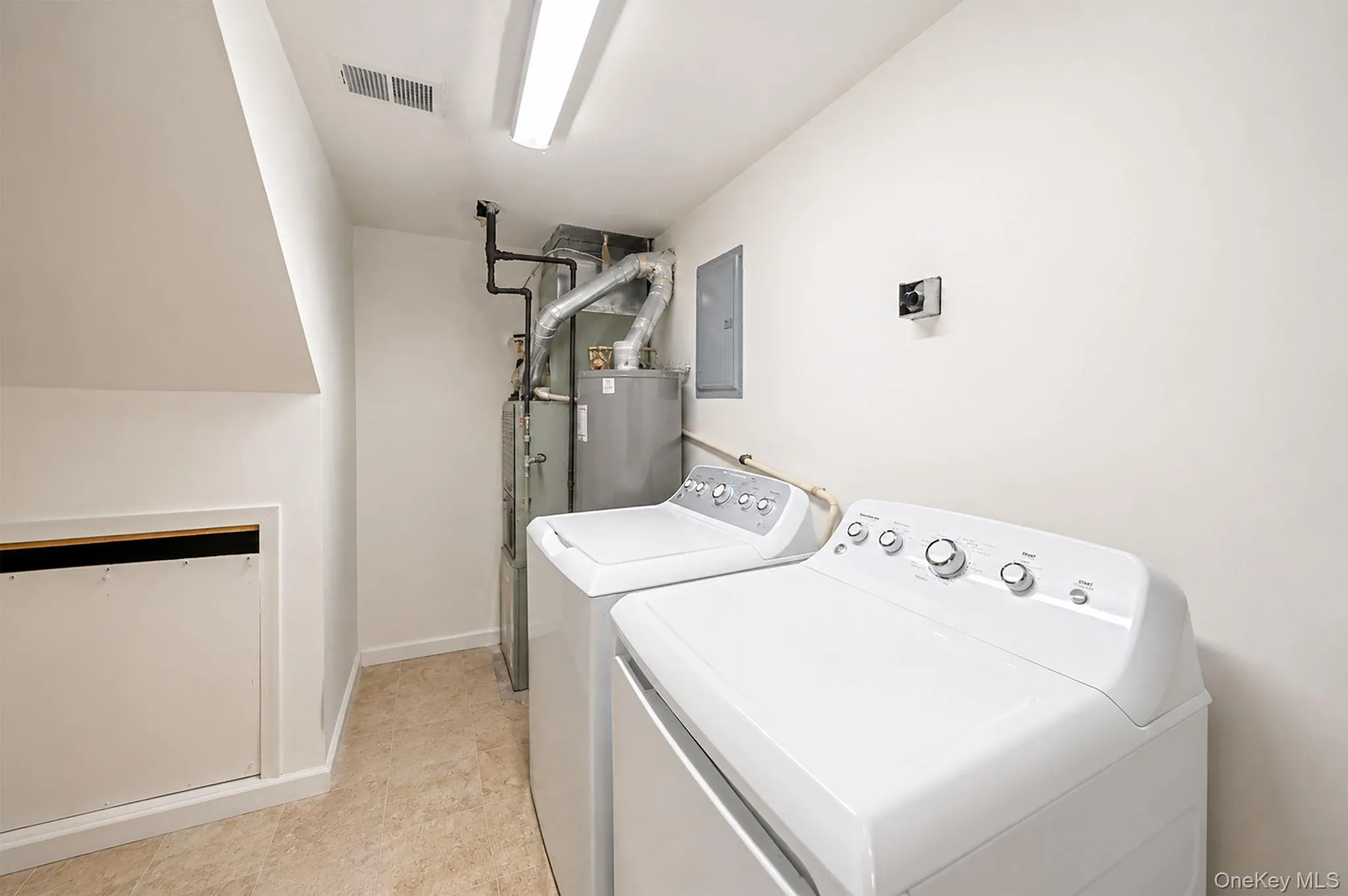 577 Blue Ridge Drive, Brookhaven, NY, 3 Bedrooms Bedrooms, 8 Rooms Rooms,1 BathroomBathrooms,Residential,For Rent,Blue Ridge,0,KEY1017791 577 Blue Ridge Drive, Brookhaven, NY, 3 Bedrooms Bedrooms, 8 Rooms Rooms,1 BathroomBathrooms,Residential,For Rent,Blue Ridge,0,KEY1017791