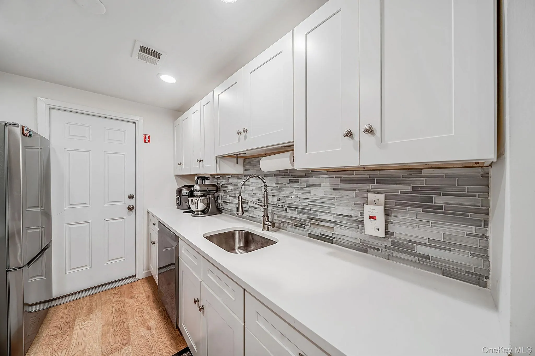 577 Blue Ridge Drive, Brookhaven, NY, 3 Bedrooms Bedrooms, 8 Rooms Rooms,1 BathroomBathrooms,Residential,For Rent,Blue Ridge,0,KEY1017791 577 Blue Ridge Drive, Brookhaven, NY, 3 Bedrooms Bedrooms, 8 Rooms Rooms,1 BathroomBathrooms,Residential,For Rent,Blue Ridge,0,KEY1017791