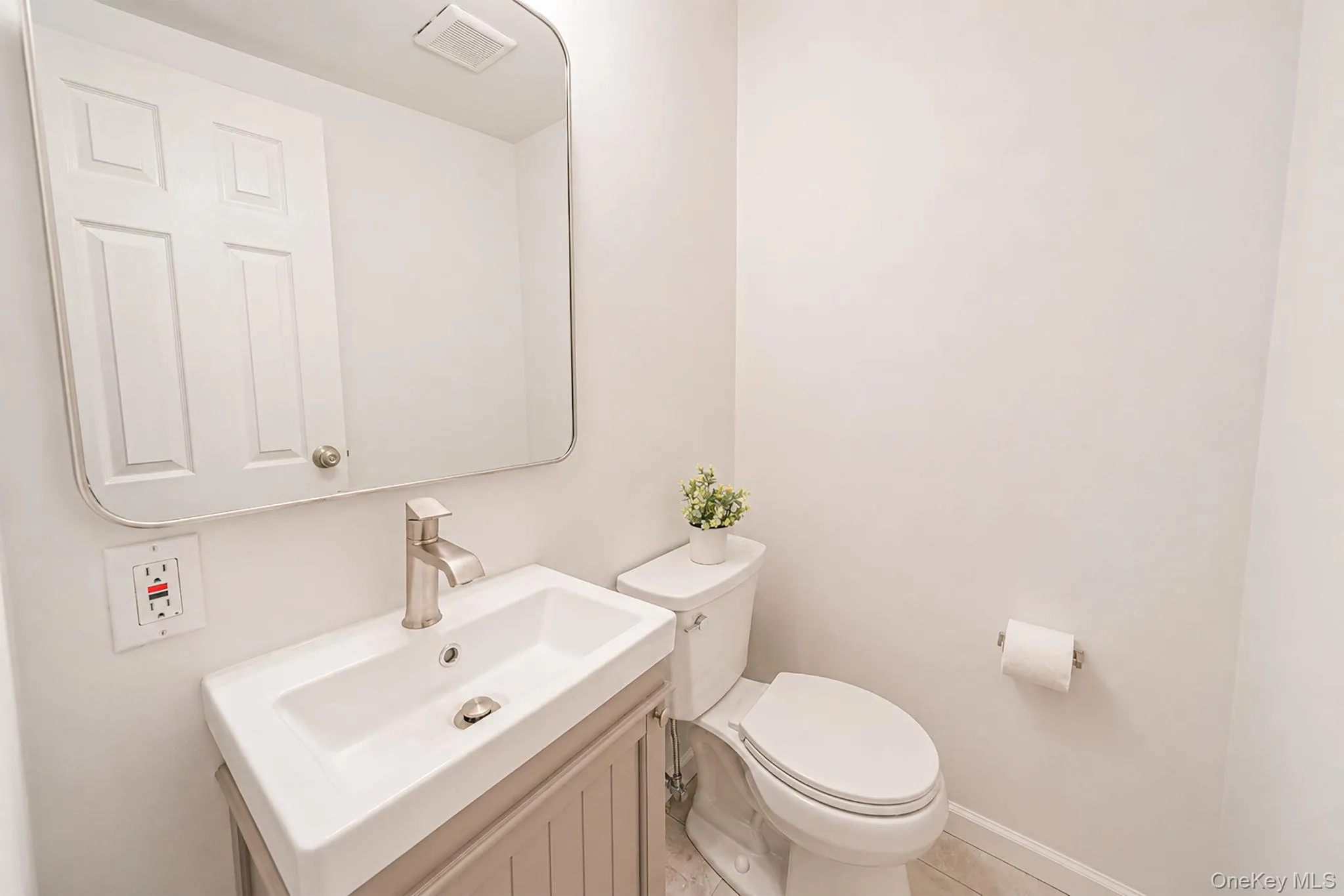 577 Blue Ridge Drive, Brookhaven, NY, 3 Bedrooms Bedrooms, 8 Rooms Rooms,1 BathroomBathrooms,Residential,For Rent,Blue Ridge,0,KEY1017791 577 Blue Ridge Drive, Brookhaven, NY, 3 Bedrooms Bedrooms, 8 Rooms Rooms,1 BathroomBathrooms,Residential,For Rent,Blue Ridge,0,KEY1017791