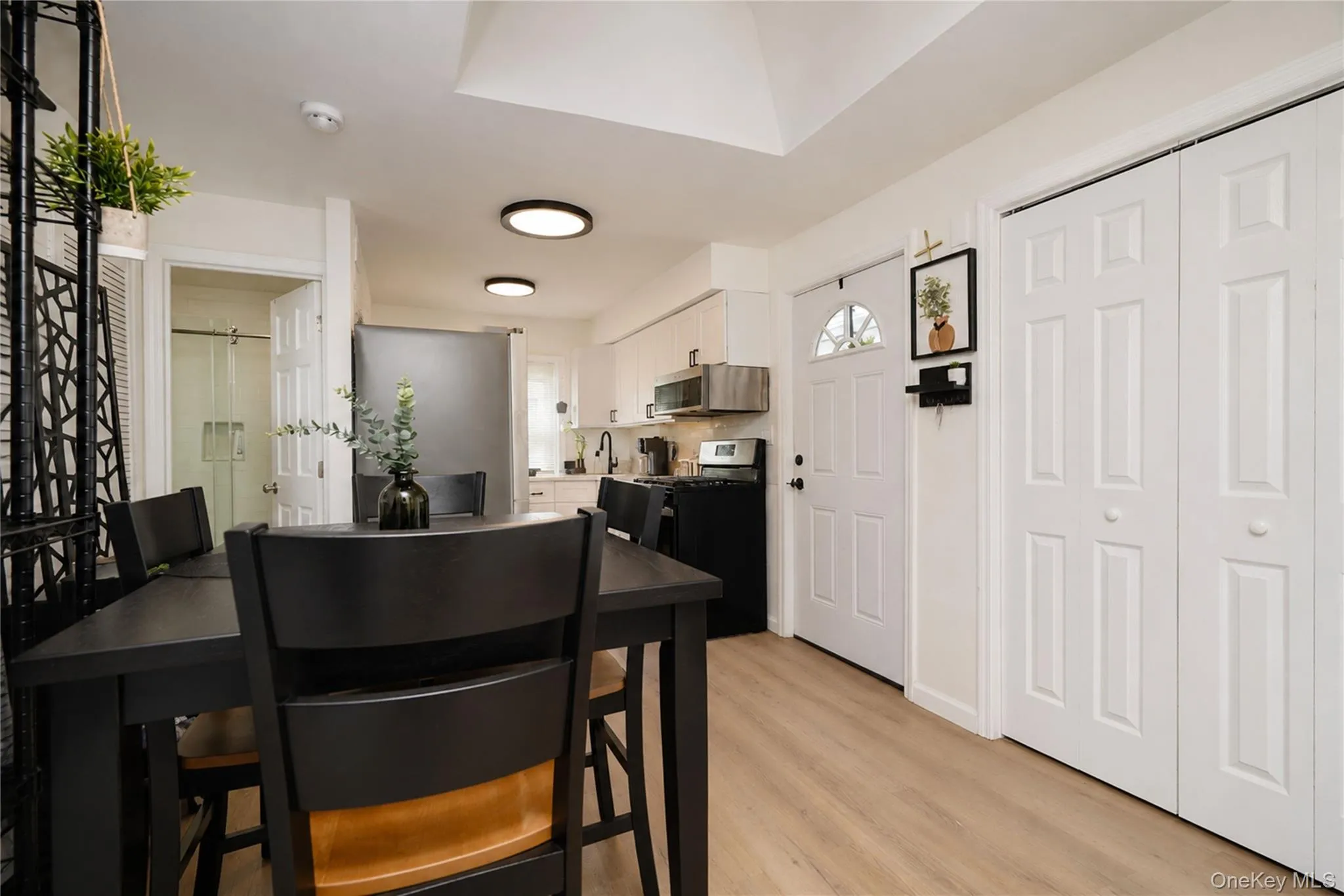 229 A Freeborn Street, New York, NY, 2 Bedrooms Bedrooms, 4 Rooms Rooms,1 BathroomBathrooms,Residential,For Rent,Freeborn,0,1017793 229 A Freeborn Street, New York, NY, 2 Bedrooms Bedrooms, 4 Rooms Rooms,1 BathroomBathrooms,Residential,For Rent,Freeborn,0,1017793