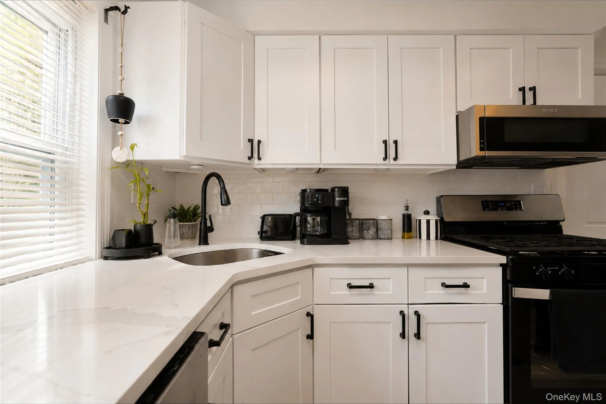 229 A Freeborn Street, New York, NY, 2 Bedrooms Bedrooms, 4 Rooms Rooms,1 BathroomBathrooms,Residential,For Rent,Freeborn,0,1017793 229 A Freeborn Street, New York, NY, 2 Bedrooms Bedrooms, 4 Rooms Rooms,1 BathroomBathrooms,Residential,For Rent,Freeborn,0,1017793