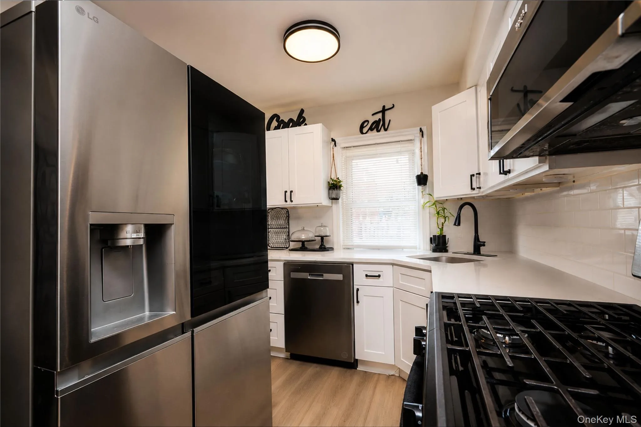 229 A Freeborn Street, New York, NY, 2 Bedrooms Bedrooms, 4 Rooms Rooms,1 BathroomBathrooms,Residential,For Rent,Freeborn,0,1017793 229 A Freeborn Street, New York, NY, 2 Bedrooms Bedrooms, 4 Rooms Rooms,1 BathroomBathrooms,Residential,For Rent,Freeborn,0,1017793