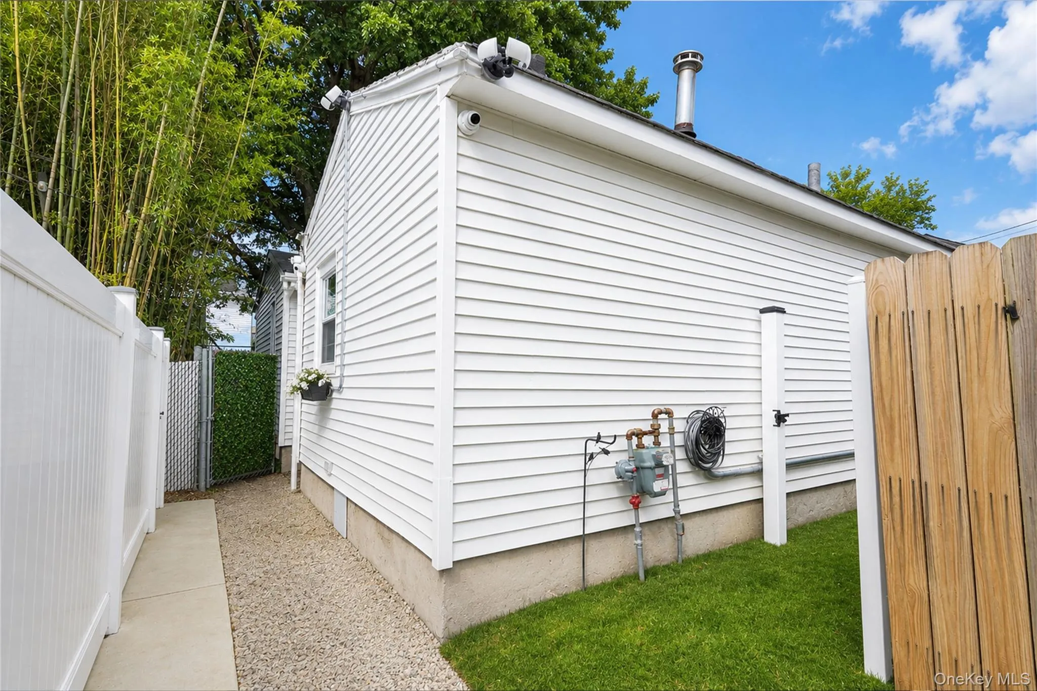 229 A Freeborn Street, New York, NY, 2 Bedrooms Bedrooms, 4 Rooms Rooms,1 BathroomBathrooms,Residential,For Rent,Freeborn,0,1017793 229 A Freeborn Street, New York, NY, 2 Bedrooms Bedrooms, 4 Rooms Rooms,1 BathroomBathrooms,Residential,For Rent,Freeborn,0,1017793
