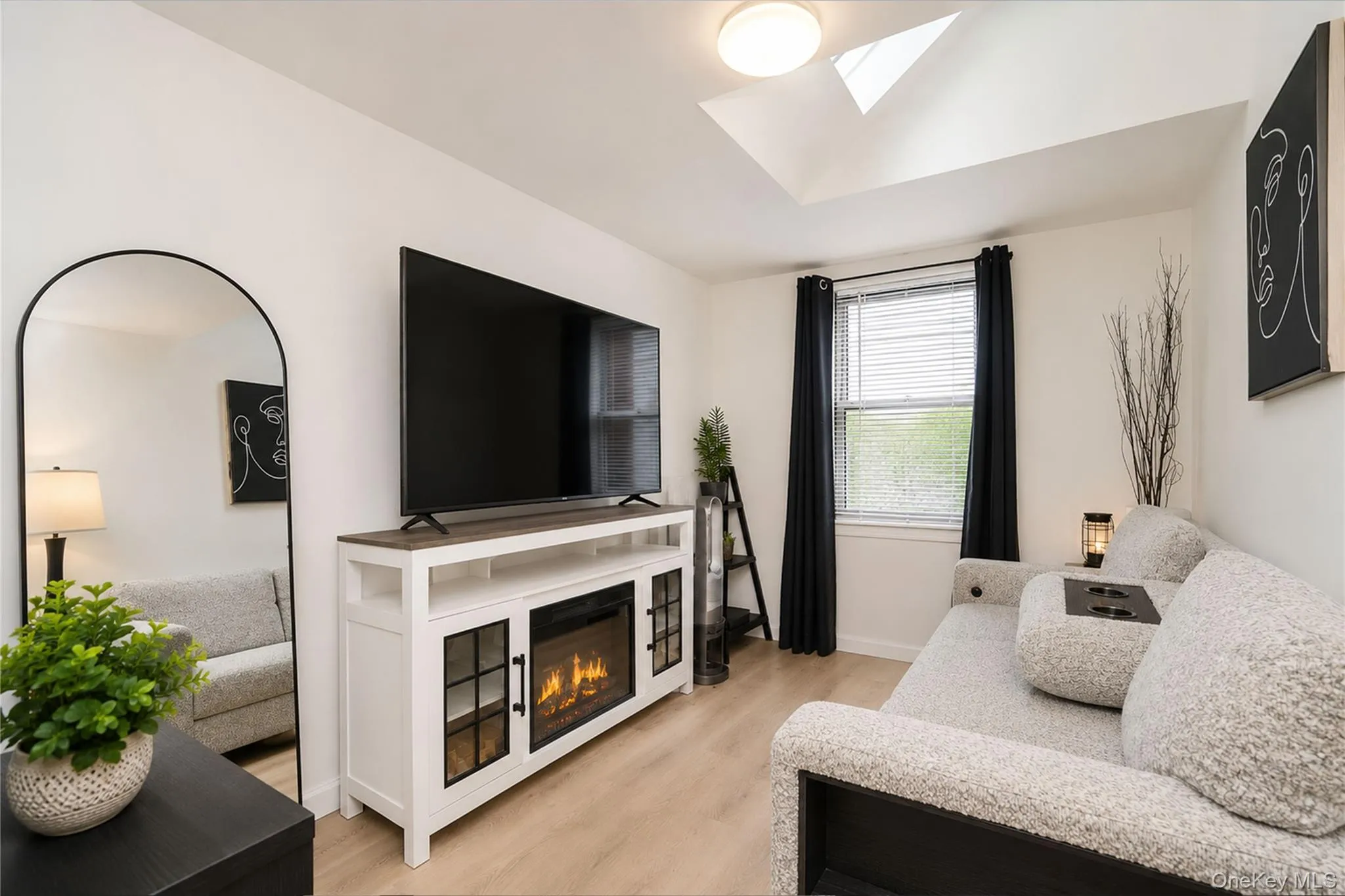 229 A Freeborn Street, New York, NY, 2 Bedrooms Bedrooms, 4 Rooms Rooms,1 BathroomBathrooms,Residential,For Rent,Freeborn,0,1017793 229 A Freeborn Street, New York, NY, 2 Bedrooms Bedrooms, 4 Rooms Rooms,1 BathroomBathrooms,Residential,For Rent,Freeborn,0,1017793