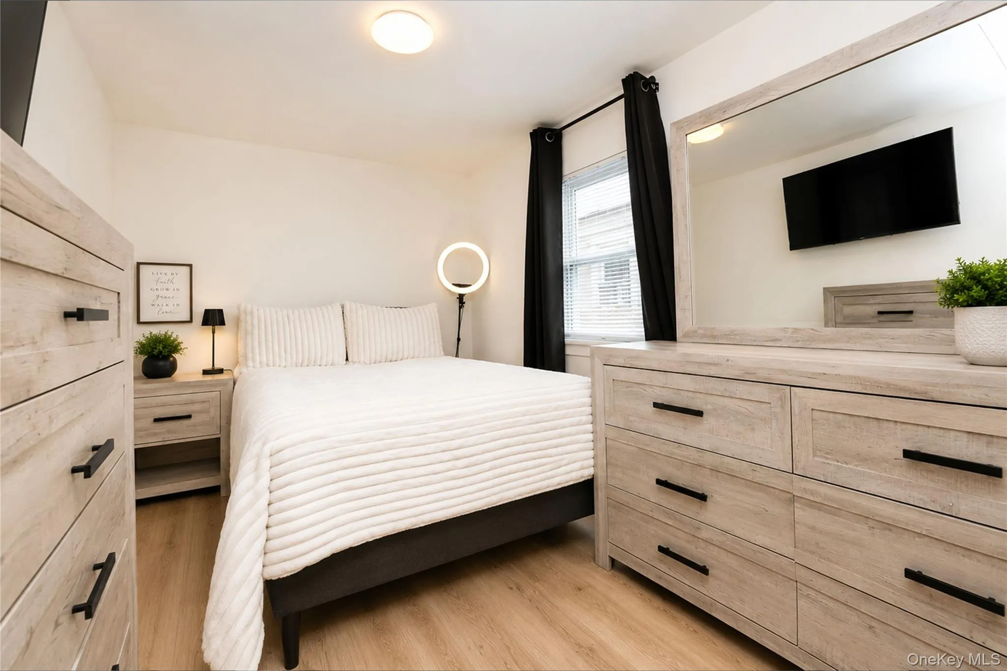 229 A Freeborn Street, New York, NY, 2 Bedrooms Bedrooms, 4 Rooms Rooms,1 BathroomBathrooms,Residential,For Rent,Freeborn,0,1017793 229 A Freeborn Street, New York, NY, 2 Bedrooms Bedrooms, 4 Rooms Rooms,1 BathroomBathrooms,Residential,For Rent,Freeborn,0,1017793