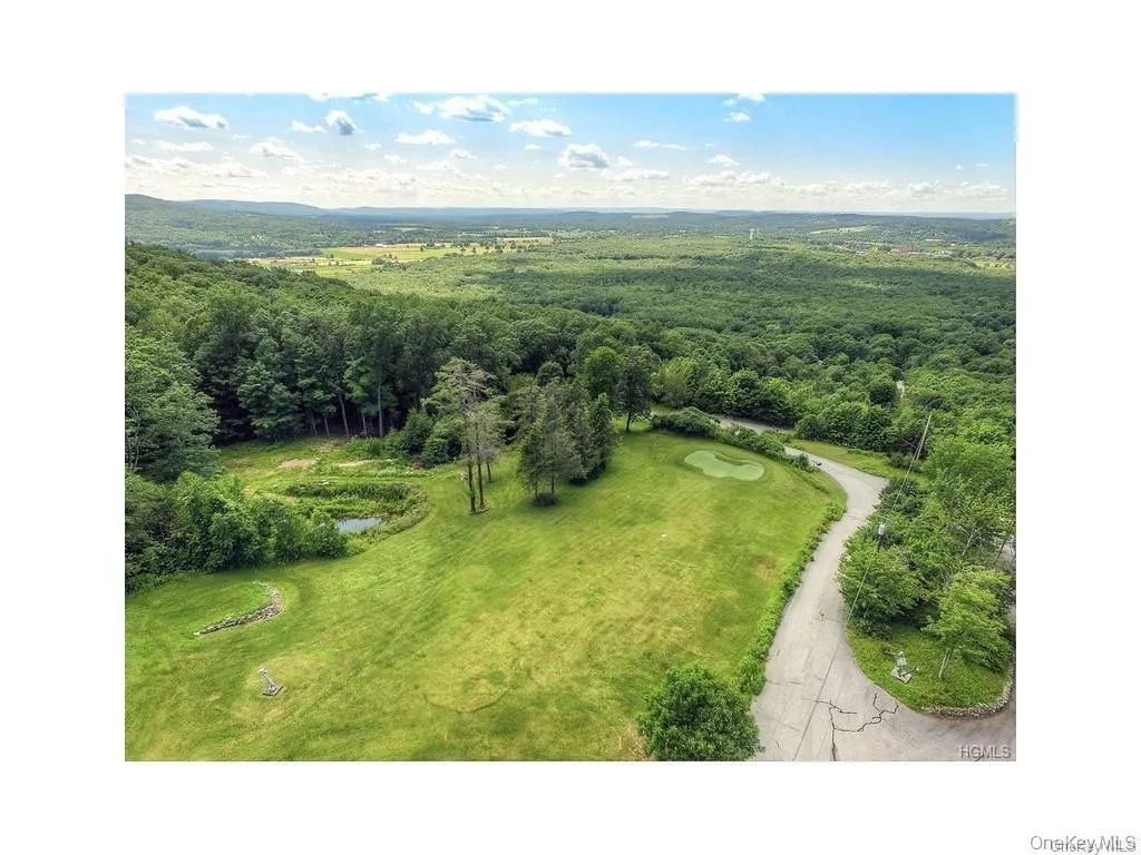 Extraordinary panoramic views of the Warwick Valley and beyond! Extraordinary panoramic views of the Warwick Valley and beyond!