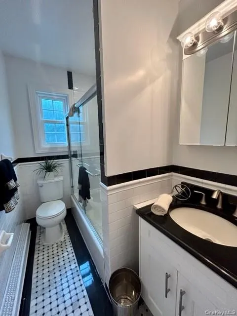 72 South Clinton Avenue, Islip, NY, 1 Bedroom Bedrooms, 3 Rooms Rooms,1 BathroomBathrooms,Residential Lease,For Rent,South Clinton,0,KEY1017798 72 South Clinton Avenue, Islip, NY, 1 Bedroom Bedrooms, 3 Rooms Rooms,1 BathroomBathrooms,Residential Lease,For Rent,South Clinton,0,KEY1017798