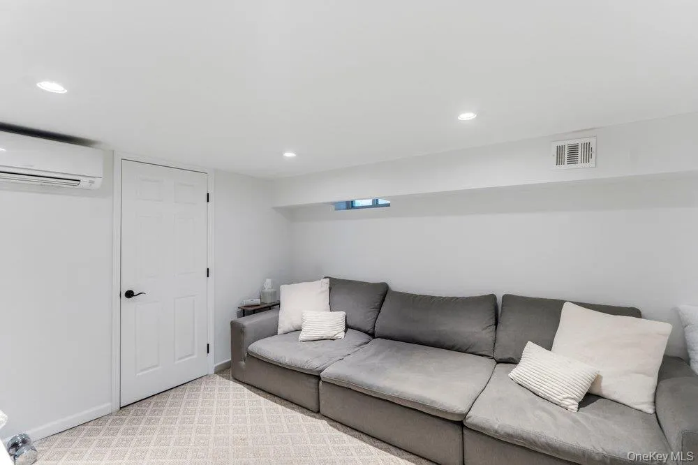 80 Joyce Road, Oyster Bay, NY, 3 Bedrooms Bedrooms, 8 Rooms Rooms,2 BathroomsBathrooms,Residential,For Rent,Joyce,0,KEY1017800 80 Joyce Road, Oyster Bay, NY, 3 Bedrooms Bedrooms, 8 Rooms Rooms,2 BathroomsBathrooms,Residential,For Rent,Joyce,0,KEY1017800