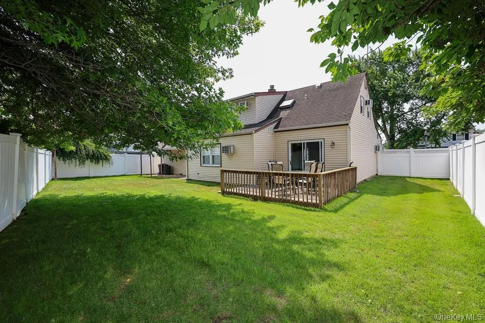 Beautiful Landscaped Yard Beautiful Landscaped Yard