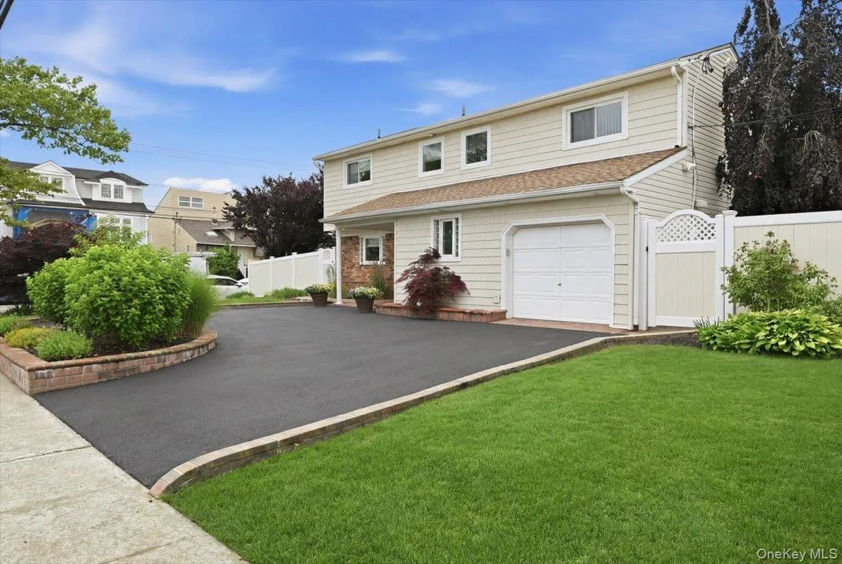 2461 Riviera Lane, Hempstead, NY, 4 Bedrooms Bedrooms, 8 Rooms Rooms,2 BathroomsBathrooms,Residential,For Rent,Riviera,0,1017807 2461 Riviera Lane, Hempstead, NY, 4 Bedrooms Bedrooms, 8 Rooms Rooms,2 BathroomsBathrooms,Residential,For Rent,Riviera,0,1017807