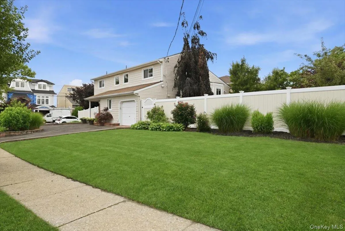 2461 Riviera Lane, Hempstead, NY, 4 Bedrooms Bedrooms, 8 Rooms Rooms,2 BathroomsBathrooms,Residential,For Rent,Riviera,0,1017807 2461 Riviera Lane, Hempstead, NY, 4 Bedrooms Bedrooms, 8 Rooms Rooms,2 BathroomsBathrooms,Residential,For Rent,Riviera,0,1017807