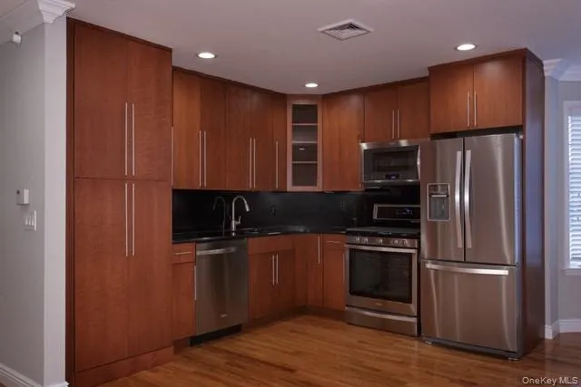 565 Merrick Road, Hempstead, NY, 2 Bedrooms Bedrooms, 5 Rooms Rooms,1 BathroomBathrooms,Residential Lease,For Rent,Merrick,0,KEY1017808 565 Merrick Road, Hempstead, NY, 2 Bedrooms Bedrooms, 5 Rooms Rooms,1 BathroomBathrooms,Residential Lease,For Rent,Merrick,0,KEY1017808