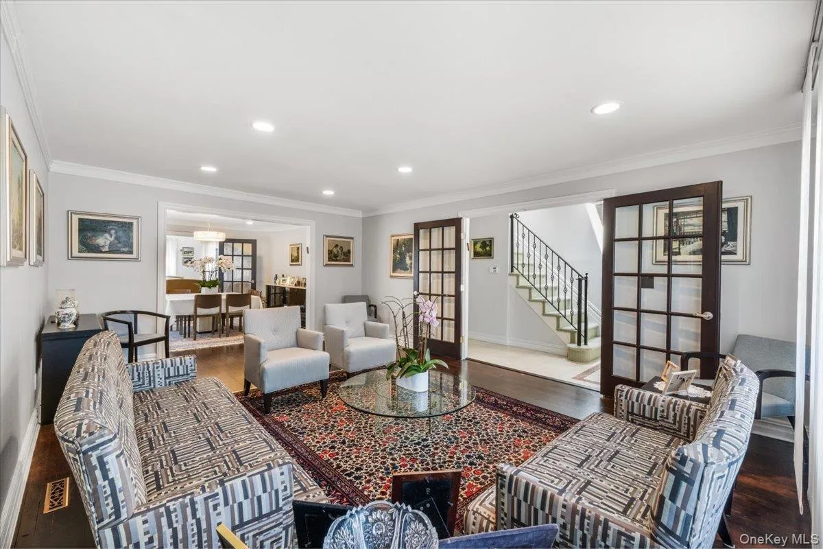 42 North Road, North Hempstead, NY, 4 Bedrooms Bedrooms, 8 Rooms Rooms,2 BathroomsBathrooms,Residential,For Rent,North,0,1017811 42 North Road, North Hempstead, NY, 4 Bedrooms Bedrooms, 8 Rooms Rooms,2 BathroomsBathrooms,Residential,For Rent,North,0,1017811