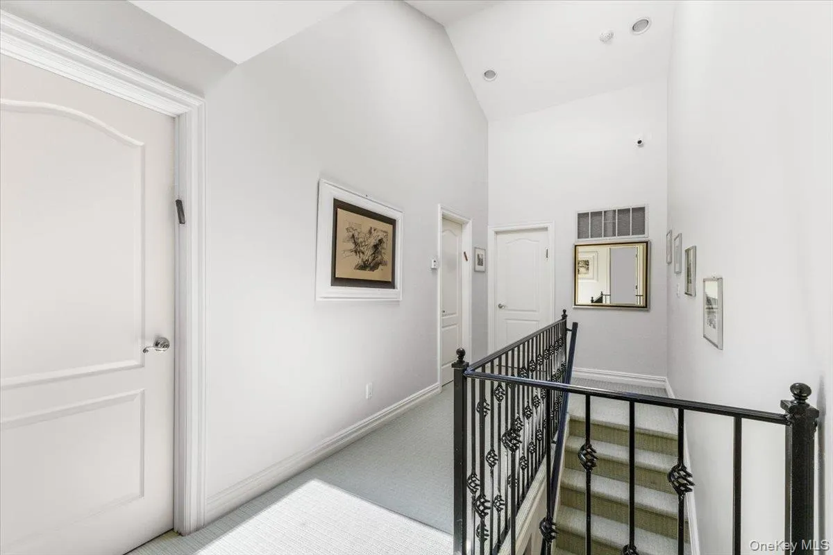 42 North Road, North Hempstead, NY, 4 Bedrooms Bedrooms, 8 Rooms Rooms,2 BathroomsBathrooms,Residential,For Rent,North,0,1017811 42 North Road, North Hempstead, NY, 4 Bedrooms Bedrooms, 8 Rooms Rooms,2 BathroomsBathrooms,Residential,For Rent,North,0,1017811