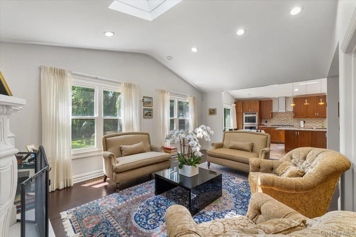 42 North Road, North Hempstead, NY, 4 Bedrooms Bedrooms, 8 Rooms Rooms,2 BathroomsBathrooms,Residential,For Rent,North,0,1017811 42 North Road, North Hempstead, NY, 4 Bedrooms Bedrooms, 8 Rooms Rooms,2 BathroomsBathrooms,Residential,For Rent,North,0,1017811