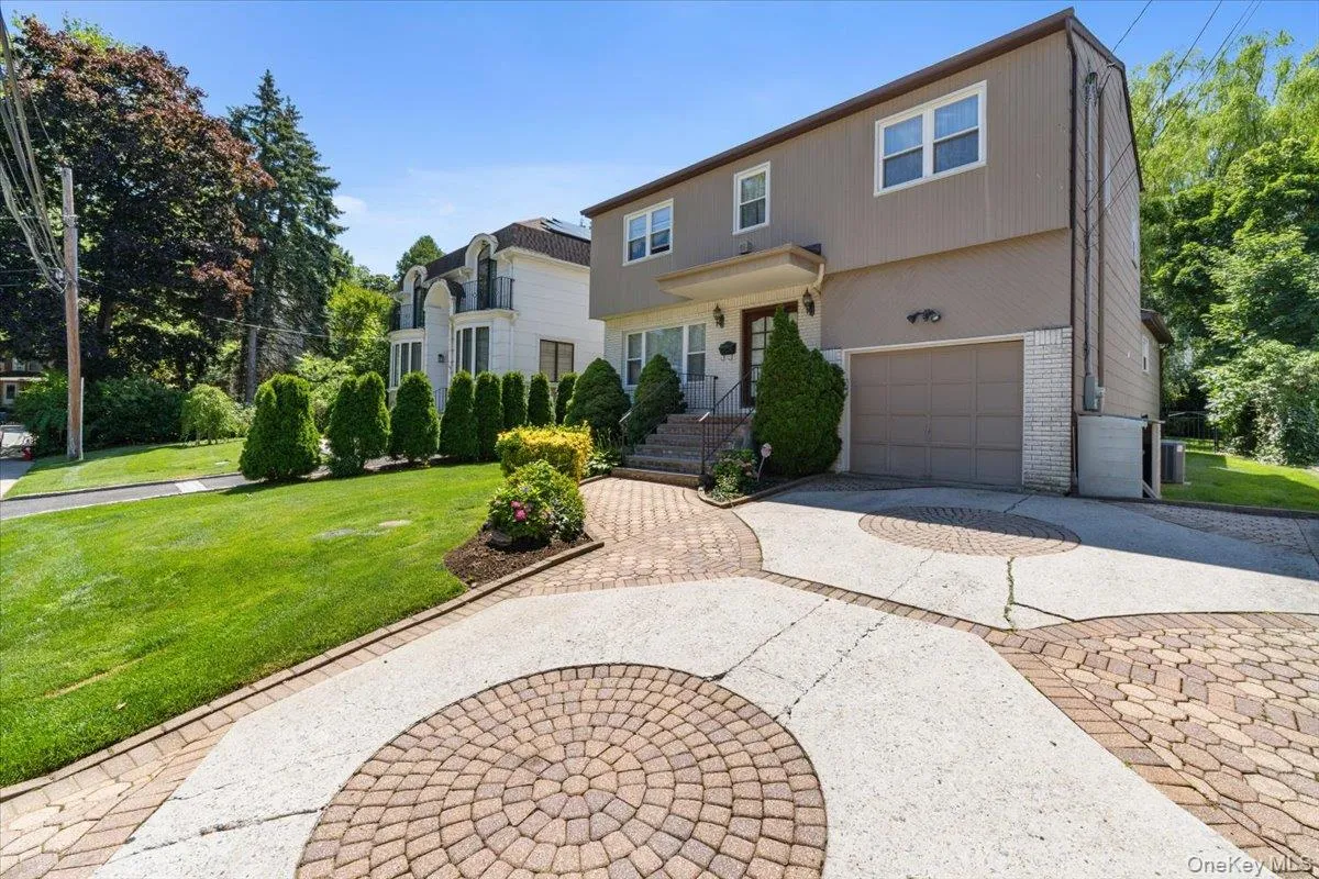 42 North Road, North Hempstead, NY, 4 Bedrooms Bedrooms, 8 Rooms Rooms,2 BathroomsBathrooms,Residential,For Rent,North,0,1017811 42 North Road, North Hempstead, NY, 4 Bedrooms Bedrooms, 8 Rooms Rooms,2 BathroomsBathrooms,Residential,For Rent,North,0,1017811