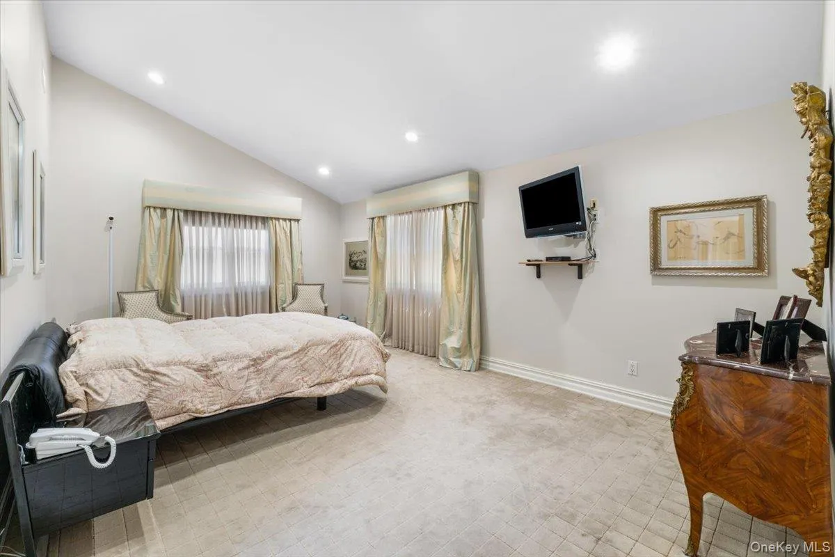42 North Road, North Hempstead, NY, 4 Bedrooms Bedrooms, 8 Rooms Rooms,2 BathroomsBathrooms,Residential,For Rent,North,0,1017811 42 North Road, North Hempstead, NY, 4 Bedrooms Bedrooms, 8 Rooms Rooms,2 BathroomsBathrooms,Residential,For Rent,North,0,1017811