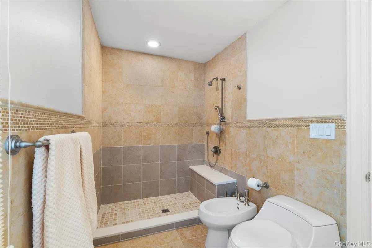 42 North Road, North Hempstead, NY, 4 Bedrooms Bedrooms, 8 Rooms Rooms,2 BathroomsBathrooms,Residential,For Rent,North,0,1017811 42 North Road, North Hempstead, NY, 4 Bedrooms Bedrooms, 8 Rooms Rooms,2 BathroomsBathrooms,Residential,For Rent,North,0,1017811