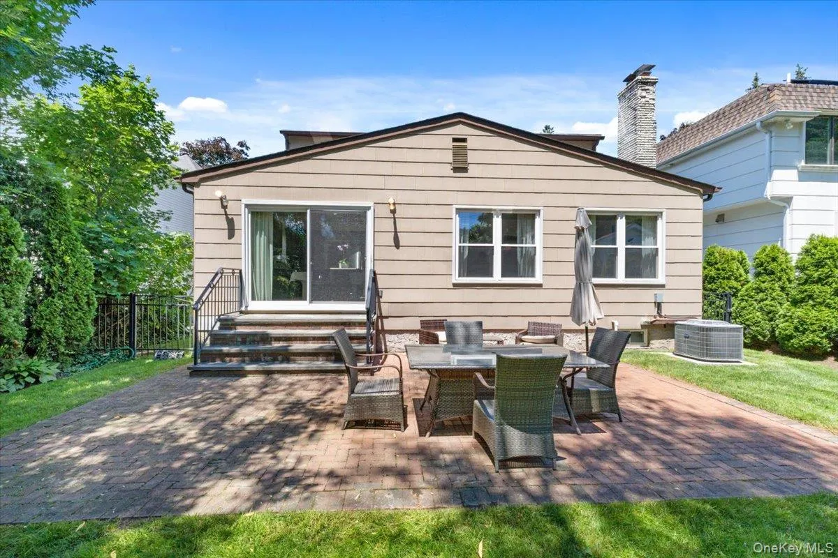 42 North Road, North Hempstead, NY, 4 Bedrooms Bedrooms, 8 Rooms Rooms,2 BathroomsBathrooms,Residential,For Rent,North,0,1017811 42 North Road, North Hempstead, NY, 4 Bedrooms Bedrooms, 8 Rooms Rooms,2 BathroomsBathrooms,Residential,For Rent,North,0,1017811