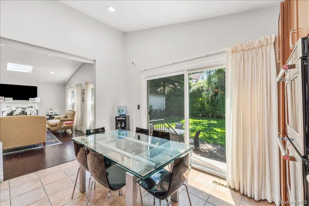 42 North Road, North Hempstead, NY, 4 Bedrooms Bedrooms, 8 Rooms Rooms,2 BathroomsBathrooms,Residential,For Rent,North,0,1017811 42 North Road, North Hempstead, NY, 4 Bedrooms Bedrooms, 8 Rooms Rooms,2 BathroomsBathrooms,Residential,For Rent,North,0,1017811