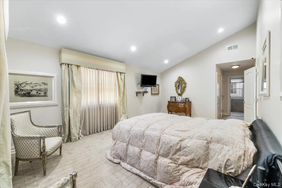 42 North Road, North Hempstead, NY, 4 Bedrooms Bedrooms, 8 Rooms Rooms,2 BathroomsBathrooms,Residential,For Rent,North,0,1017811 42 North Road, North Hempstead, NY, 4 Bedrooms Bedrooms, 8 Rooms Rooms,2 BathroomsBathrooms,Residential,For Rent,North,0,1017811