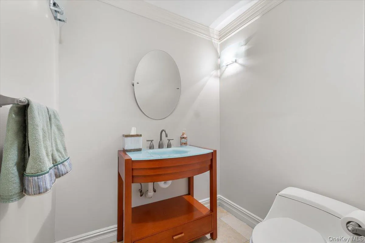 42 North Road, North Hempstead, NY, 4 Bedrooms Bedrooms, 8 Rooms Rooms,2 BathroomsBathrooms,Residential,For Rent,North,0,1017811 42 North Road, North Hempstead, NY, 4 Bedrooms Bedrooms, 8 Rooms Rooms,2 BathroomsBathrooms,Residential,For Rent,North,0,1017811
