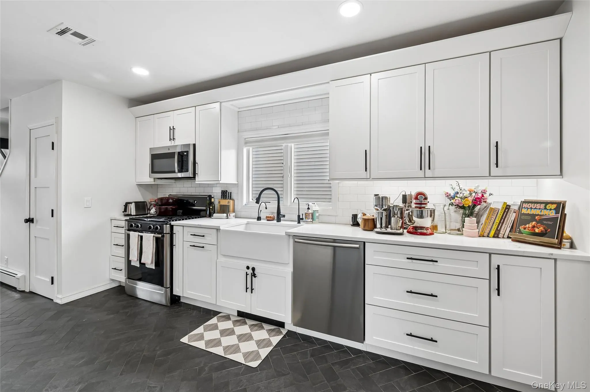 104 Park Avenue, Babylon, NY, 3 Bedrooms Bedrooms, 7 Rooms Rooms,1 BathroomBathrooms,Residential,For Rent,Park,0,1017814 104 Park Avenue, Babylon, NY, 3 Bedrooms Bedrooms, 7 Rooms Rooms,1 BathroomBathrooms,Residential,For Rent,Park,0,1017814