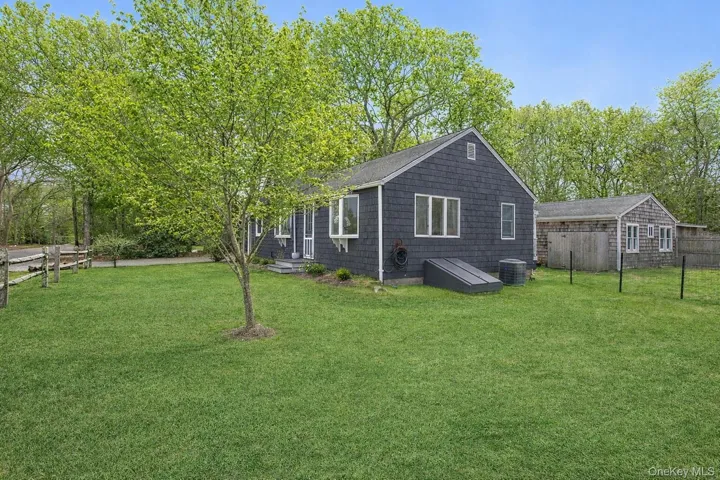 111 Oak Lane, East Hampton, New York 11930