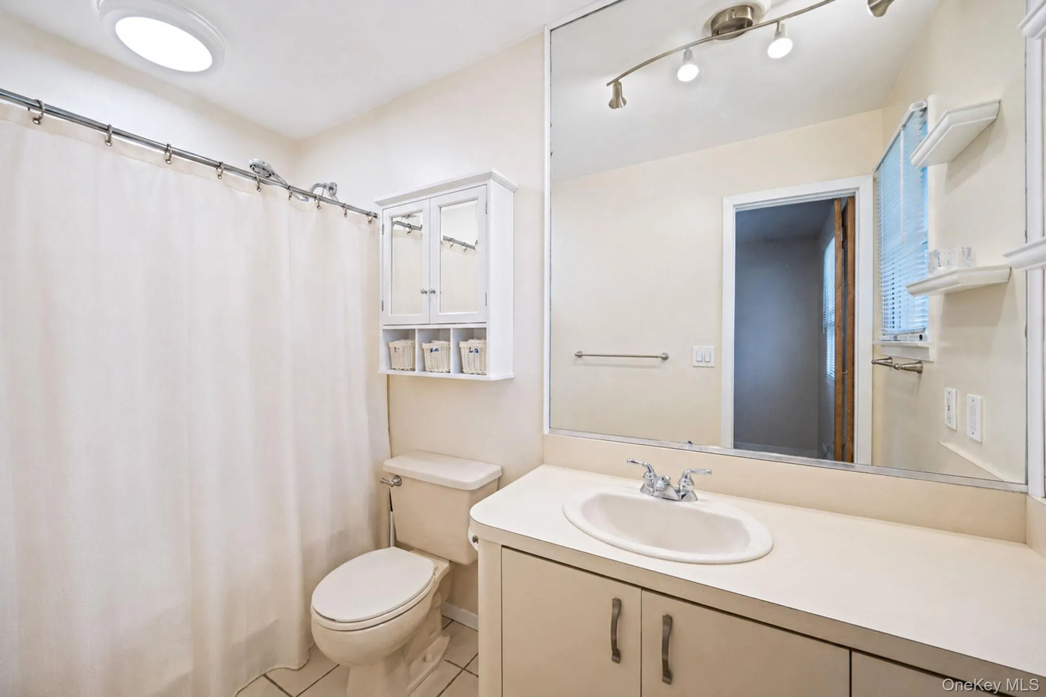 6 Malba Drive, Brookhaven, NY, 2 Bedrooms Bedrooms, 6 Rooms Rooms,2 BathroomsBathrooms,Residential,For Rent,Malba,0,KEY1017822 6 Malba Drive, Brookhaven, NY, 2 Bedrooms Bedrooms, 6 Rooms Rooms,2 BathroomsBathrooms,Residential,For Rent,Malba,0,KEY1017822