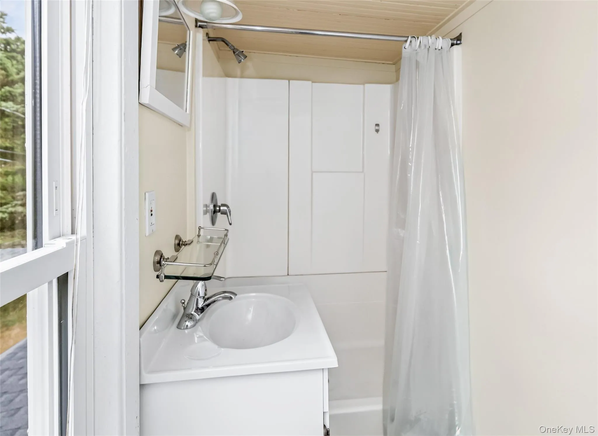 6 Oxford Avenue, Shelter Island, NY, 4 Bedrooms Bedrooms, 7 Rooms Rooms,2 BathroomsBathrooms,Residential,For Rent,Oxford,0,KEY1017824 6 Oxford Avenue, Shelter Island, NY, 4 Bedrooms Bedrooms, 7 Rooms Rooms,2 BathroomsBathrooms,Residential,For Rent,Oxford,0,KEY1017824