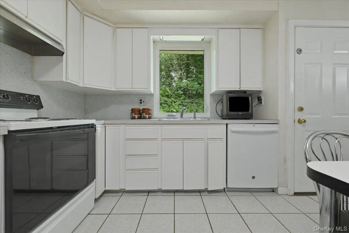 578 Richmond Road, Hempstead, NY, 3 Bedrooms Bedrooms, 6 Rooms Rooms,2 BathroomsBathrooms,Residential,For Rent,Richmond,0,1017825 578 Richmond Road, Hempstead, NY, 3 Bedrooms Bedrooms, 6 Rooms Rooms,2 BathroomsBathrooms,Residential,For Rent,Richmond,0,1017825