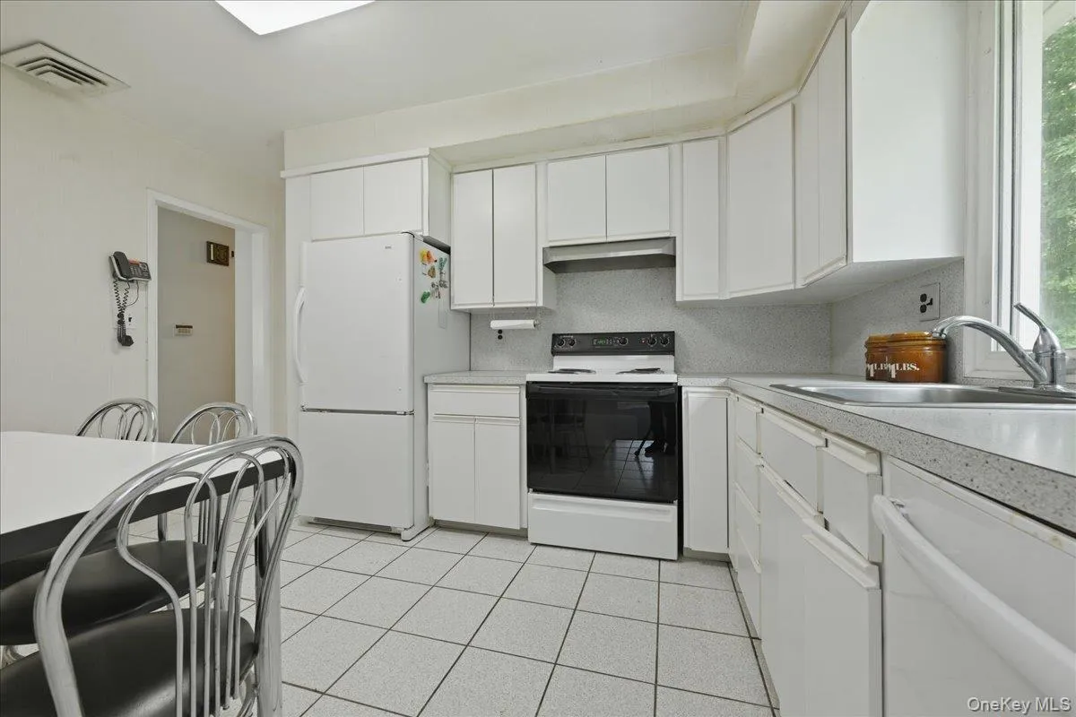 578 Richmond Road, Hempstead, NY, 3 Bedrooms Bedrooms, 6 Rooms Rooms,2 BathroomsBathrooms,Residential,For Rent,Richmond,0,1017825 578 Richmond Road, Hempstead, NY, 3 Bedrooms Bedrooms, 6 Rooms Rooms,2 BathroomsBathrooms,Residential,For Rent,Richmond,0,1017825