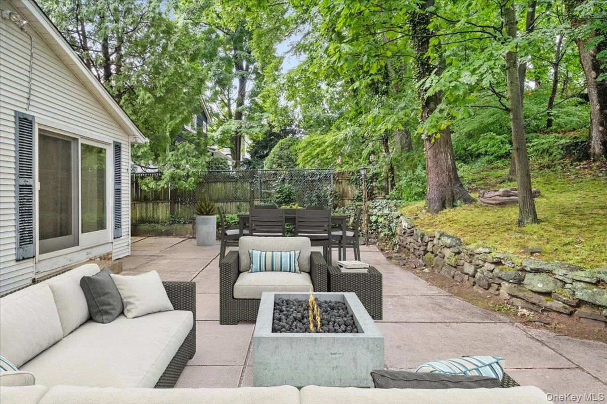 21 Tanglewood Road, Greenburgh, NY, 3 Bedrooms Bedrooms, 7 Rooms Rooms,2 BathroomsBathrooms,Residential,For Rent,Tanglewood,0,KEY1017832 21 Tanglewood Road, Greenburgh, NY, 3 Bedrooms Bedrooms, 7 Rooms Rooms,2 BathroomsBathrooms,Residential,For Rent,Tanglewood,0,KEY1017832