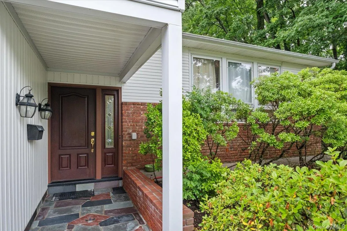 21 Tanglewood Road, Greenburgh, NY, 3 Bedrooms Bedrooms, 7 Rooms Rooms,2 BathroomsBathrooms,Residential,For Rent,Tanglewood,0,KEY1017832 21 Tanglewood Road, Greenburgh, NY, 3 Bedrooms Bedrooms, 7 Rooms Rooms,2 BathroomsBathrooms,Residential,For Rent,Tanglewood,0,KEY1017832